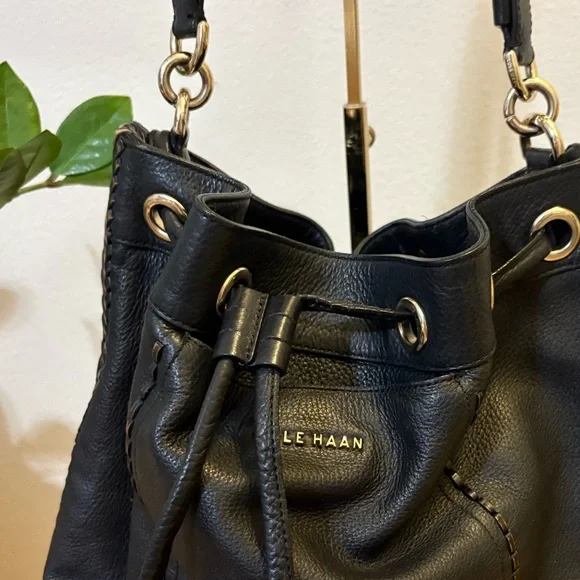 Black leather Cole Haan bucket shoulder bag with bronze hardware - Picture 2 of 5